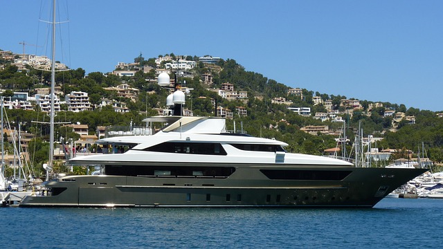 luxury yacht charter