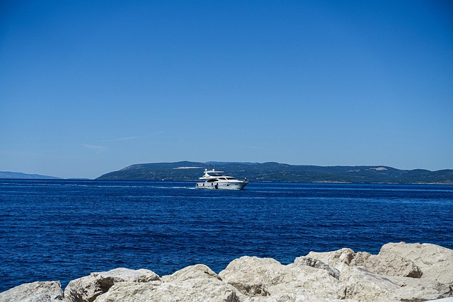 luxury-yacht-charter-640x480-5665962.jpeg