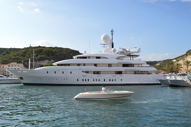 luxury yacht charter