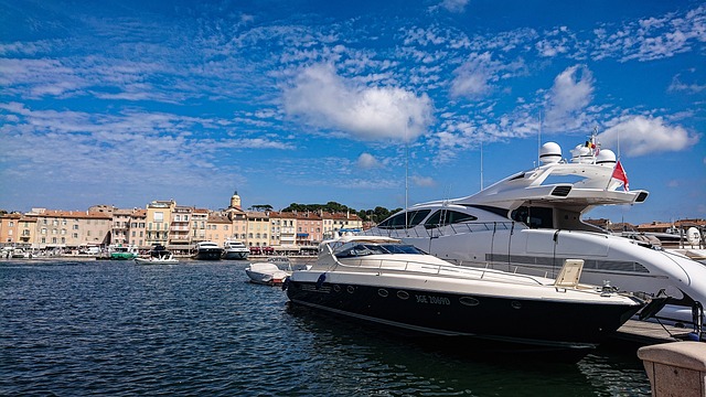 luxury yacht hire
