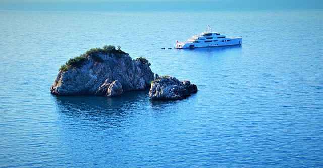 luxury yacht rental