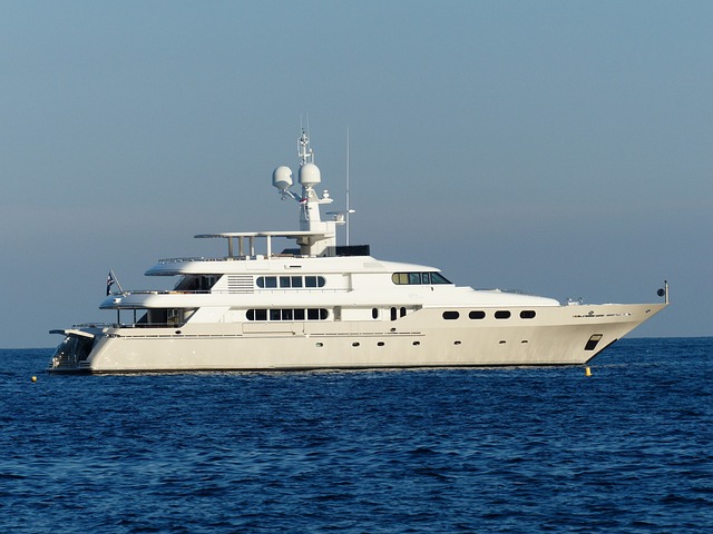 Experience Dubai’s Shores: Customized Luxury Yacht Cruises