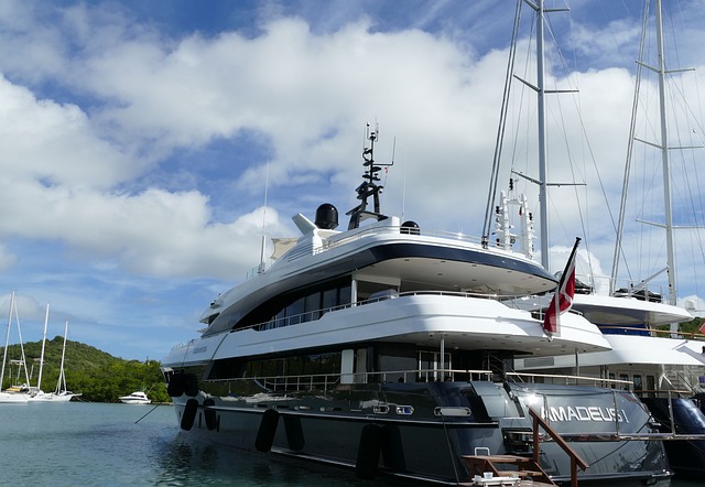 luxury yacht rental