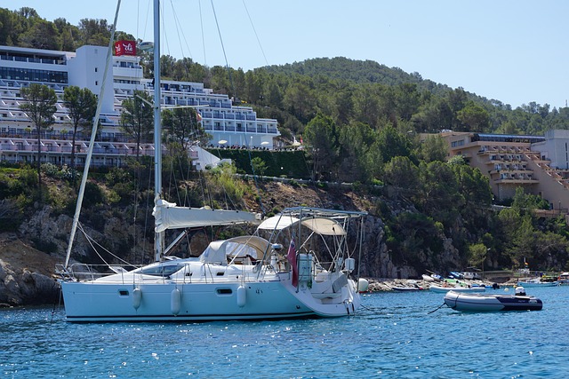 luxury-yacht-rental-640x480-70031831.jpeg