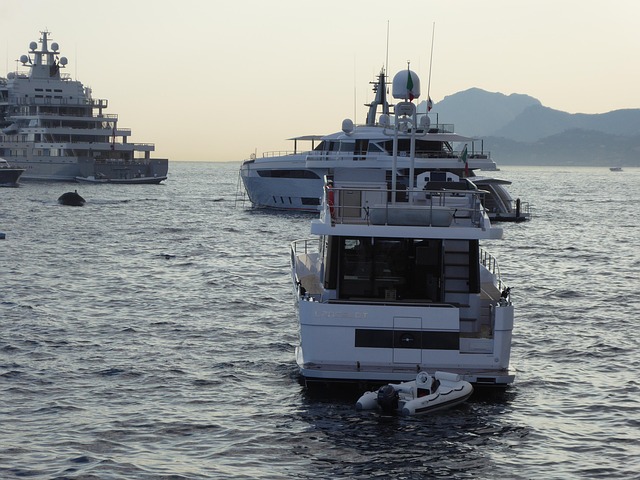 luxury yachts charter