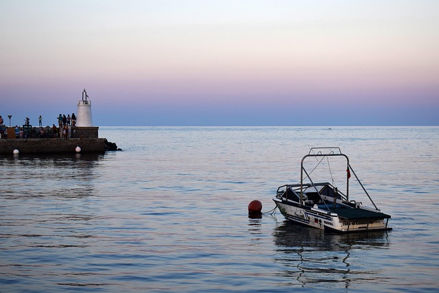 Dubai Marina Boat Rentals: Romantic Escapes in Tranquil Waters