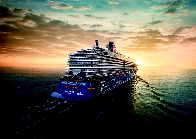 Experience Dubai’s Glow: Your Ultimate Guide to Marina Cruise Booking
