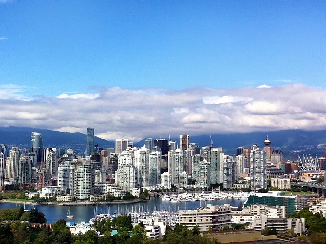 marina-skyline-helicopter-640x480-14887101.jpeg