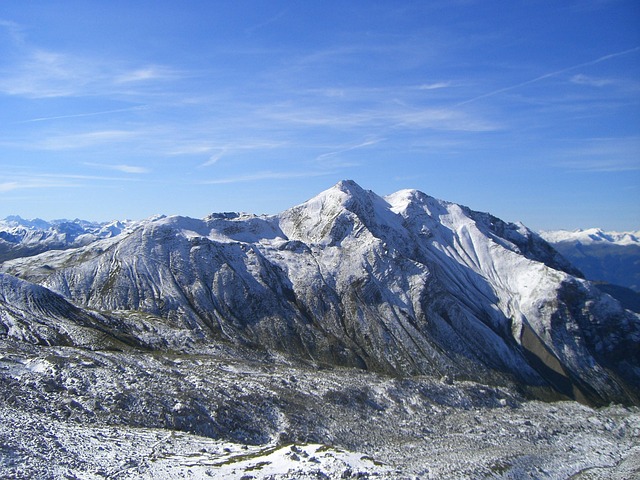 mountain-tour-640x480-55955476.jpeg