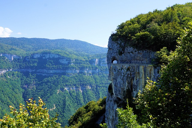 mountain-tour-640x480-57384008.jpeg
