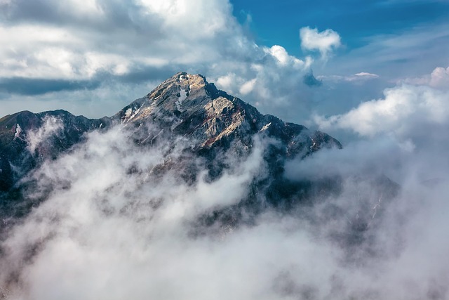 Hatta Mountain Tour: Dubai’s Trekker Paradise Unveiled