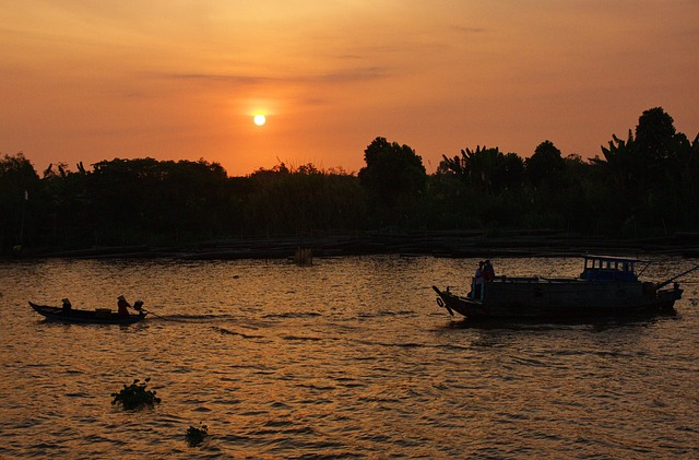 Private Sunset Yacht Trip: Dubai’s Coastal Gems Unveiled