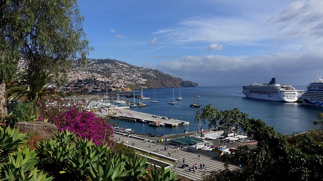 private-cruise-640x480-47502570.jpeg