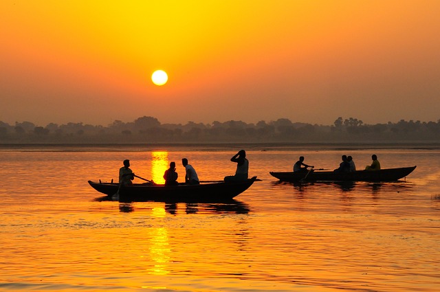 rent-boat-640x480-63655690.jpeg