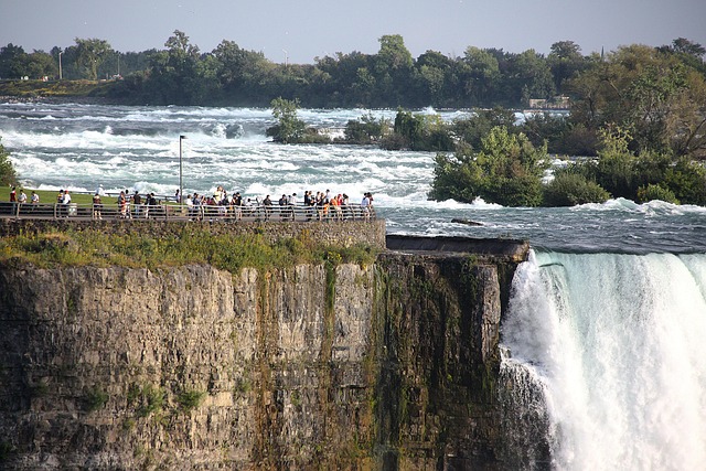 sightseeing-640x480-52243216.jpeg