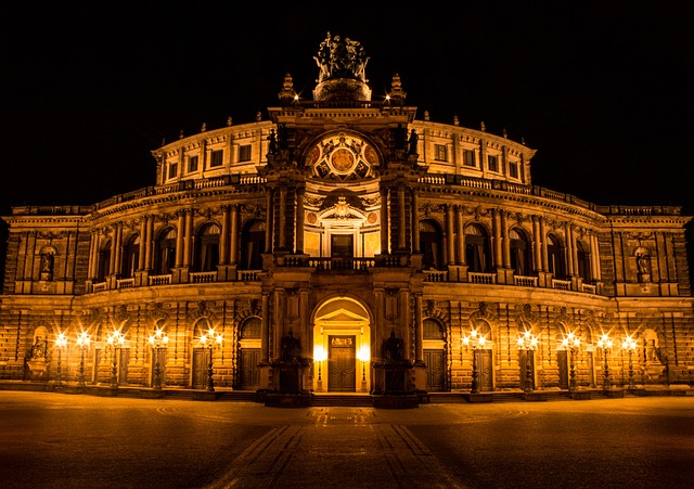 sightseeing-tour-640x480-34528353.jpeg