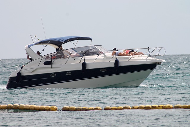 speed-boat-640x480-79410210.jpeg