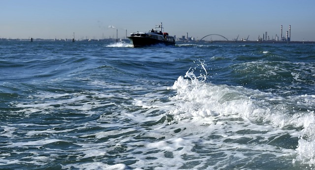 speed boat