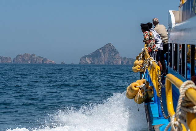 speed-boat-640x480-87385336.jpeg