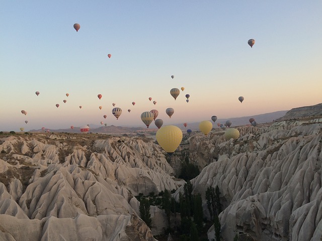 Experience Magic: Family Sunrise Hot Air Balloon Rides in Dubai