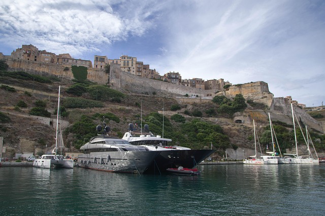 yacht