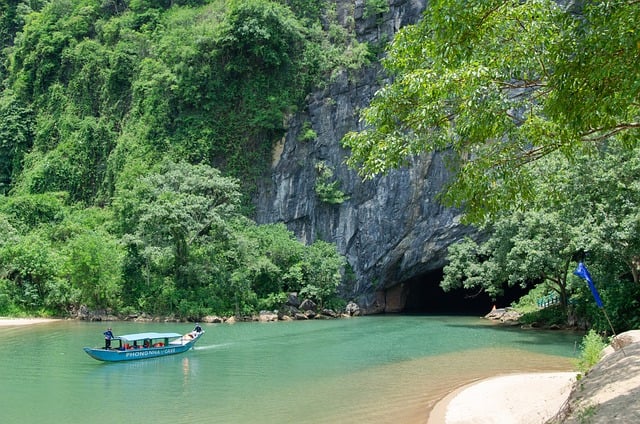 boat-640x480-83098699.jpeg